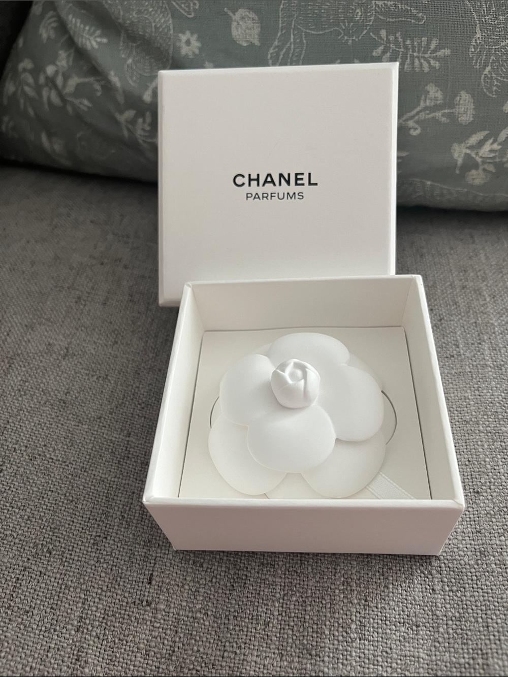 CHANEL White Camellia ceramic Flower scent diffuser/ paperweight Accessory
